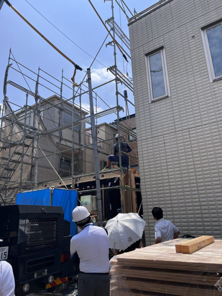 江戸川区の大型木造パネル工法の家、上棟をしました／施工中／