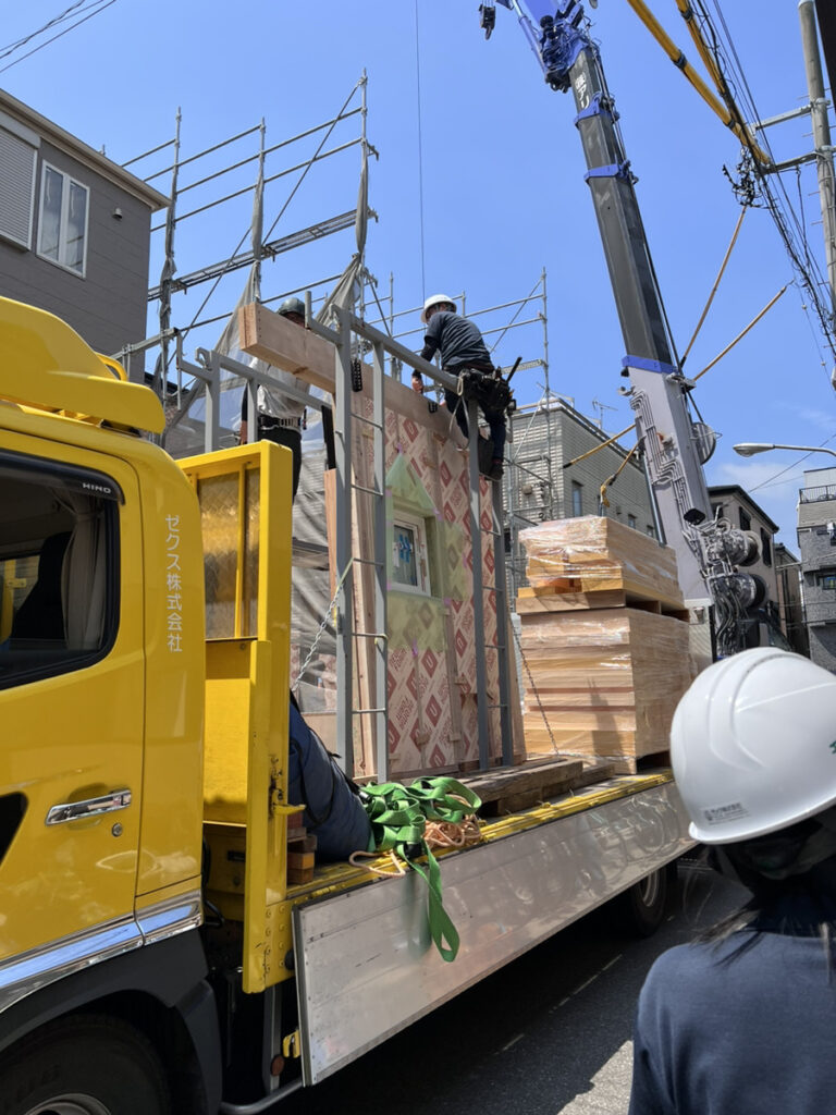 江戸川区の大型木造パネル工法の家、上棟をしました／施工中／
