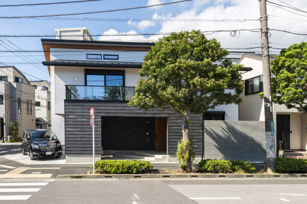 臨海町の家／外観・車庫